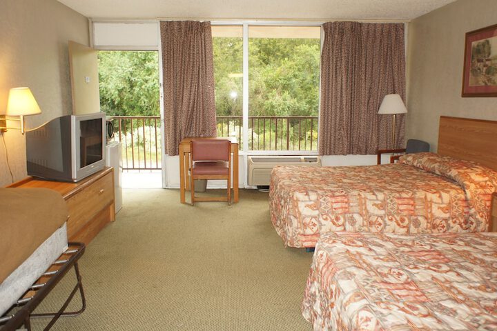 Room 9 of 18