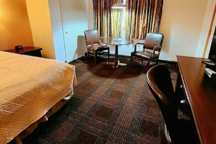 Silver Saddle Motel