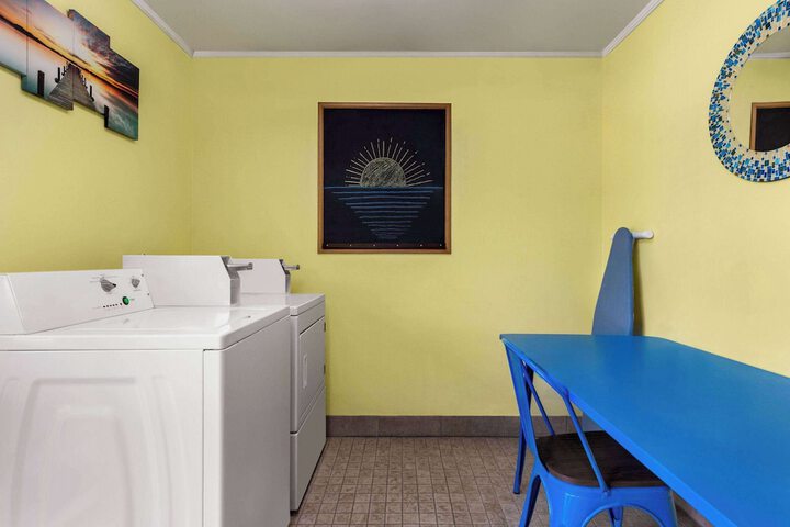 Room 13 of 35
