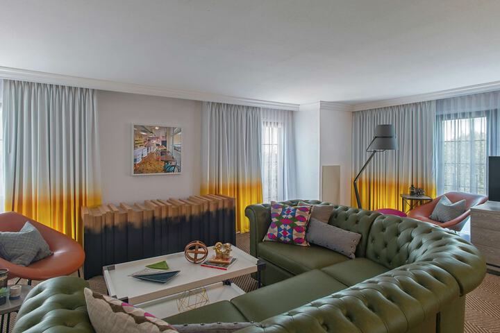 Room 32 of 49