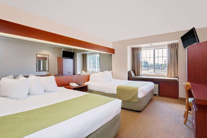 Room 10 of 16