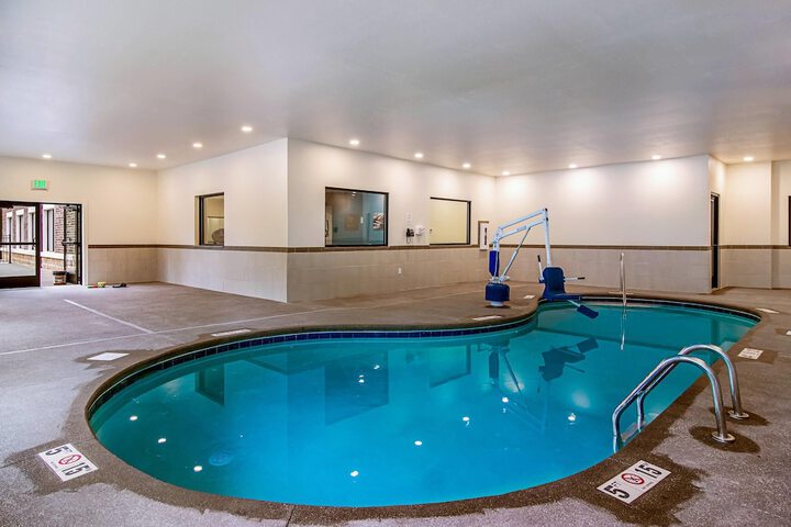 Comfort Suites Wooster near University Campus