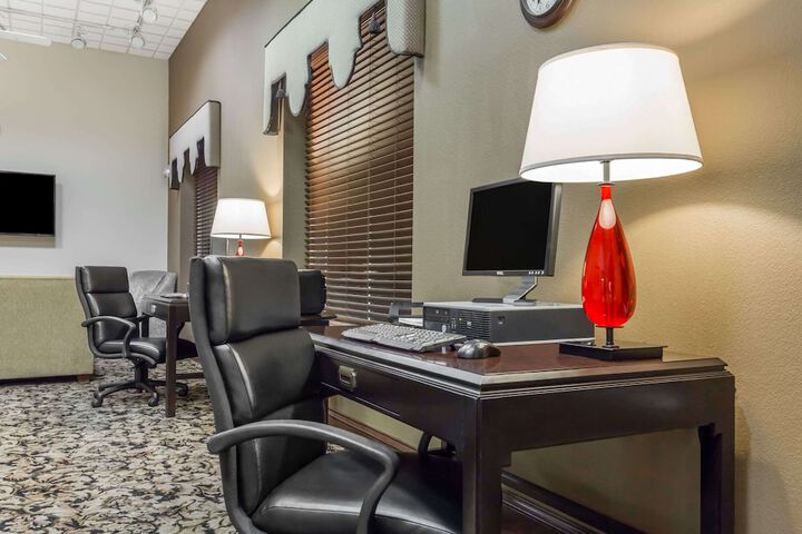 Business Center 46 of 51