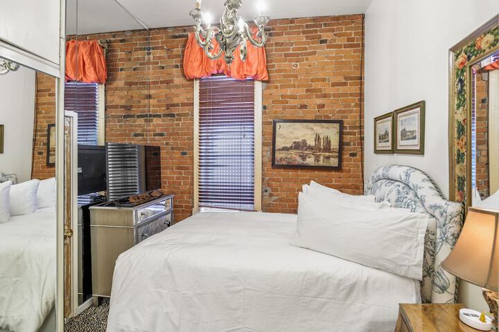 Room 50 of 69