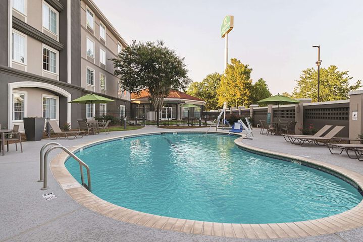 La Quinta Inn & Suites by Wyndham Alexandria Airport