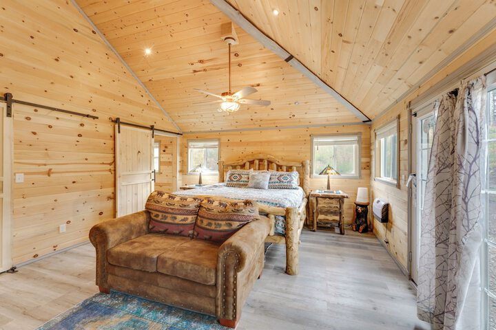 Mountain Views: Cabin in Fort Garland Near Hiking