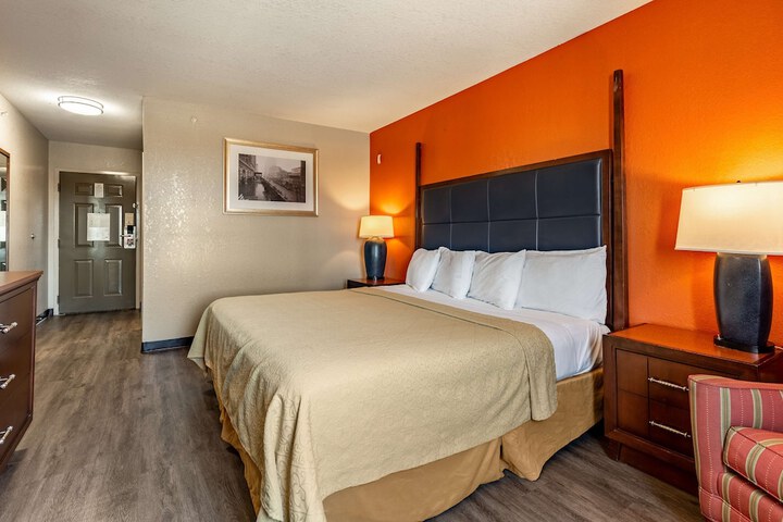 Room 22 of 32