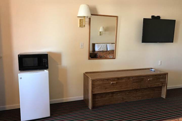 Room 11 of 28