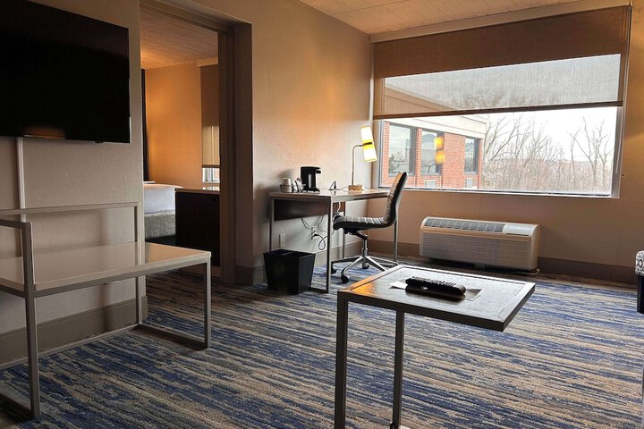 Skyline Hotel Detroit Airport SureStay Collection by BW