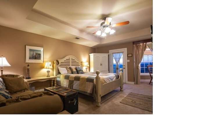 Equinox Inn at Canyon Lake