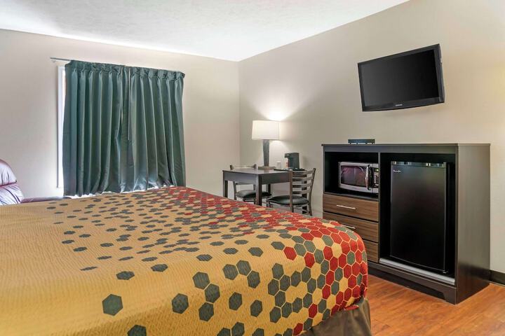Room 25 of 37