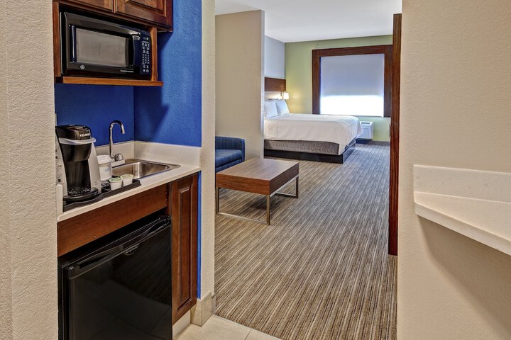 Room 25 of 41