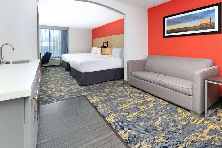 Room 8 of 16