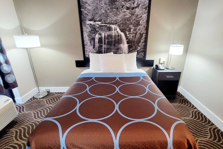 Super 8 by Wyndham Marion NC