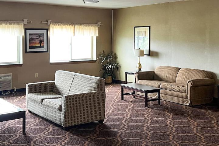 Quality Inn & Suites Grants - I-40
