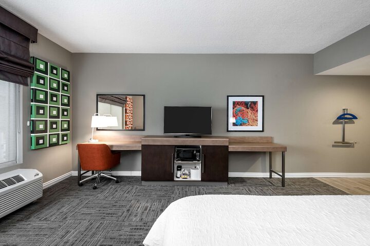 Room 9 of 37