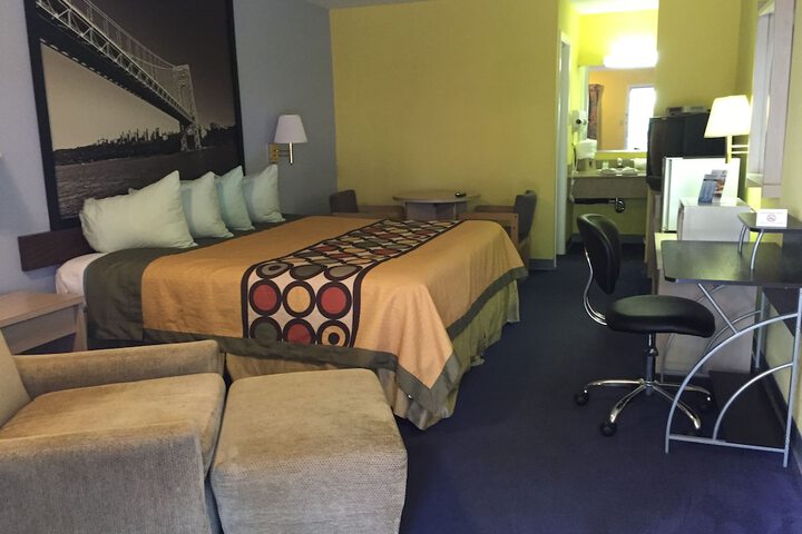 Room 25 of 33