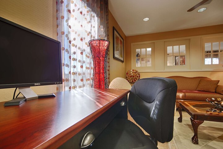 Business Center 9 of 9