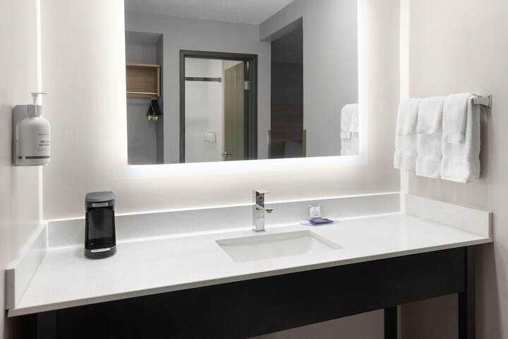 La Quinta Inn & Suites by Wyndham Mansfield OH