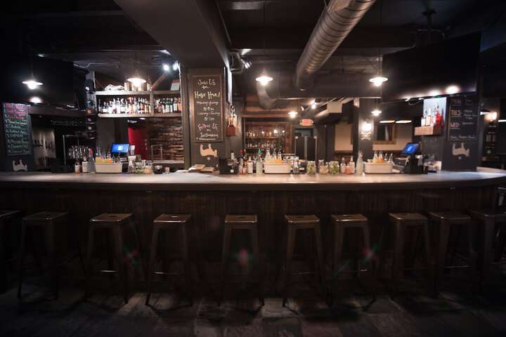 Lounge 147 of 151