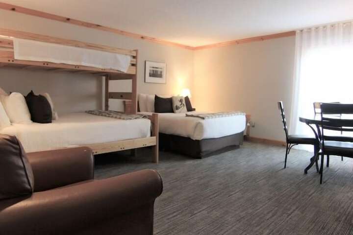 Selkirk Lodge