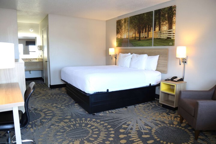 Days Inn by Wyndham Monroe LA
