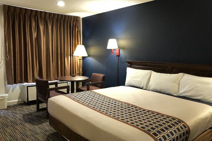 Room 17 of 35