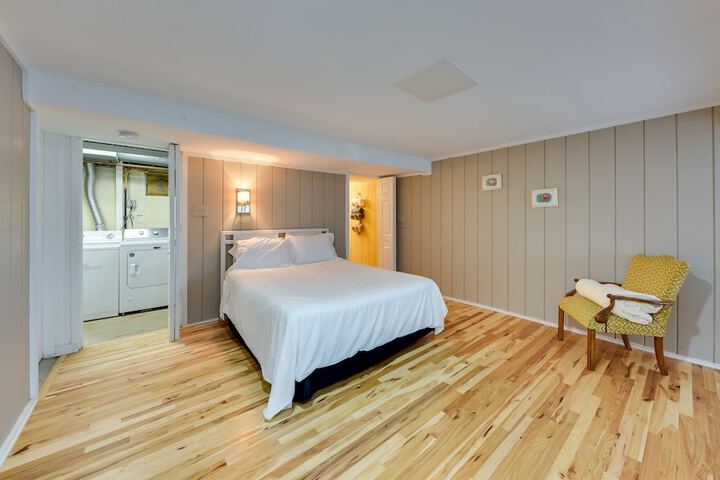Salem Vacation Home w / Dock: Steps to Paddock Lake