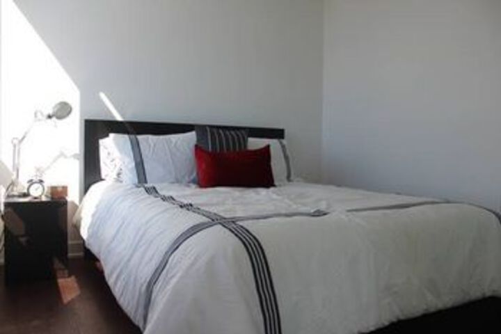 EG Suites - Modern Queen West Condo