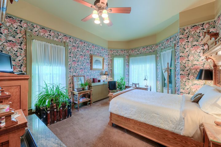 Room 6 of 31