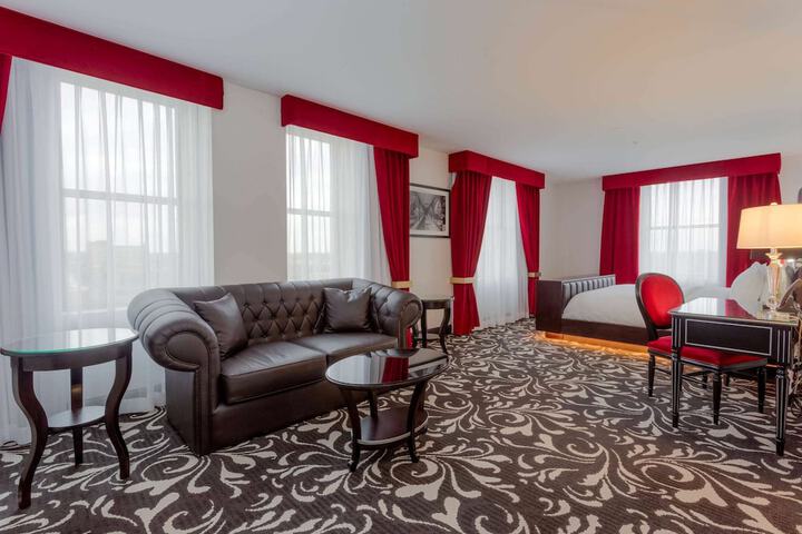 Room 9 of 27
