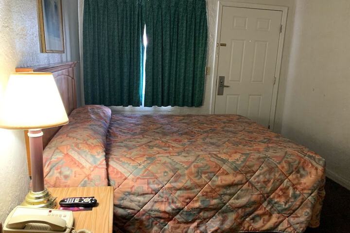 Room 12 of 25