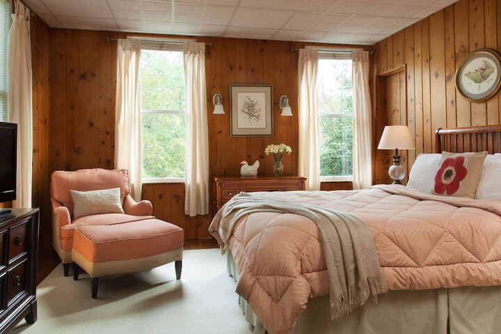 1906 Pine Crest Inn