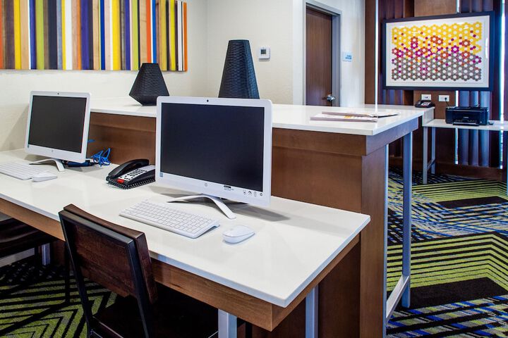 Business Center 26 of 26