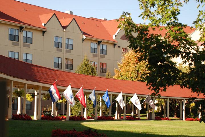 Hotel Exterior 18 of 21