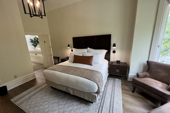 Room 16 of 38