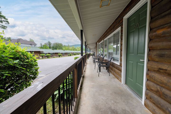 Scottys Lakeside Resort