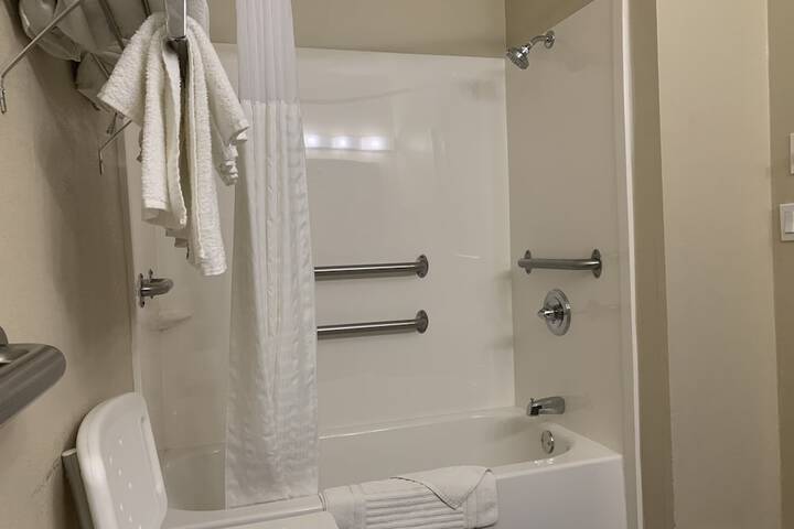 Room 27 of 41