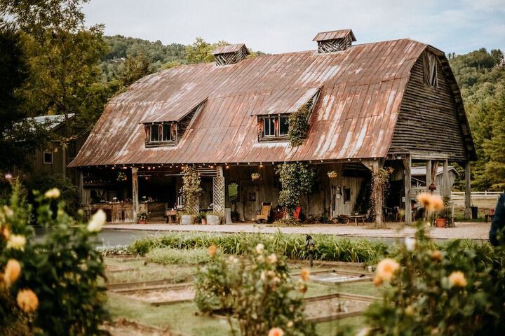 The Mast Farm Inn