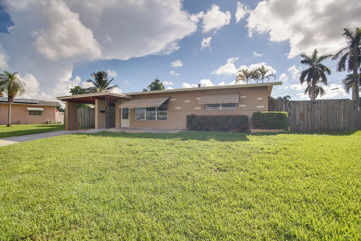 Pets Welcome: Cozy Home w / Pool in Margate!