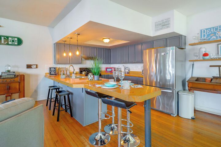 Gig Harbor House w / Private Beach + Views!