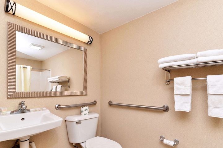 Executive Inn & Suites