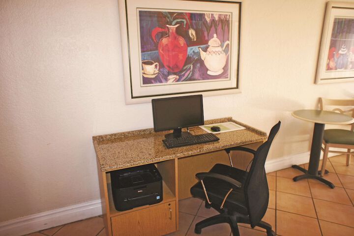 Business Center 45 of 47