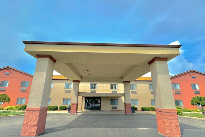 FairBridge Inn & Suites Batavia - Darien Amusement Park