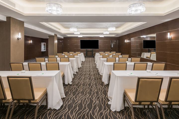 Ballroom/Hall 39 of 42