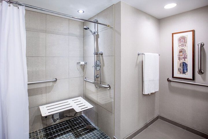 The Marquette Hotel Curio Collection by Hilton