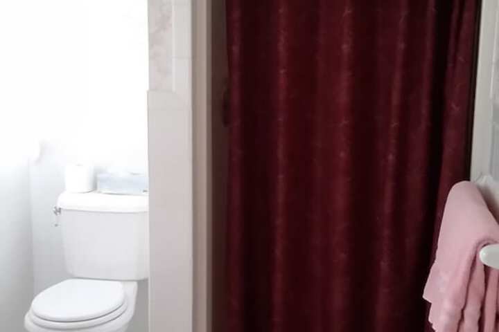 Chestnut Charm Bed & Breakfast