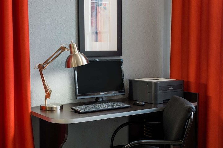 Business Center 22 of 23
