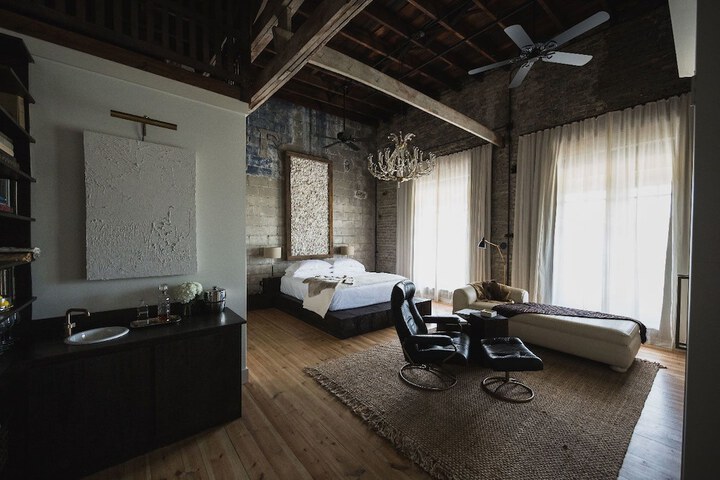 Room 5 of 74