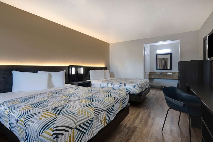 Room 15 of 30